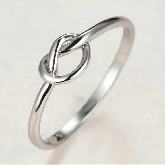NWT 💍 STAMPED .925 STERLING SILVER INFINITY KNOT RING IN GIFT BOX Size 5 - Picture 3 of 5